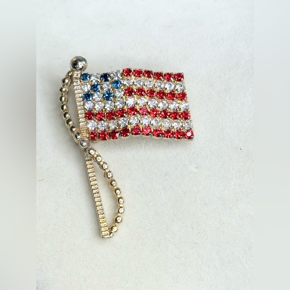 Vintage Ralph Rafaelian American Flag Brooch Sparkling Rhinestone Pin - Picture 2 of 8